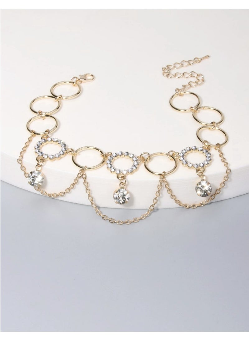 ڤيا خلخال متعدد الطبقات بتفاصيل راين لامعة تمنح القدم لمسة أنثوية راقية بلمعان هادئ. - Image 4