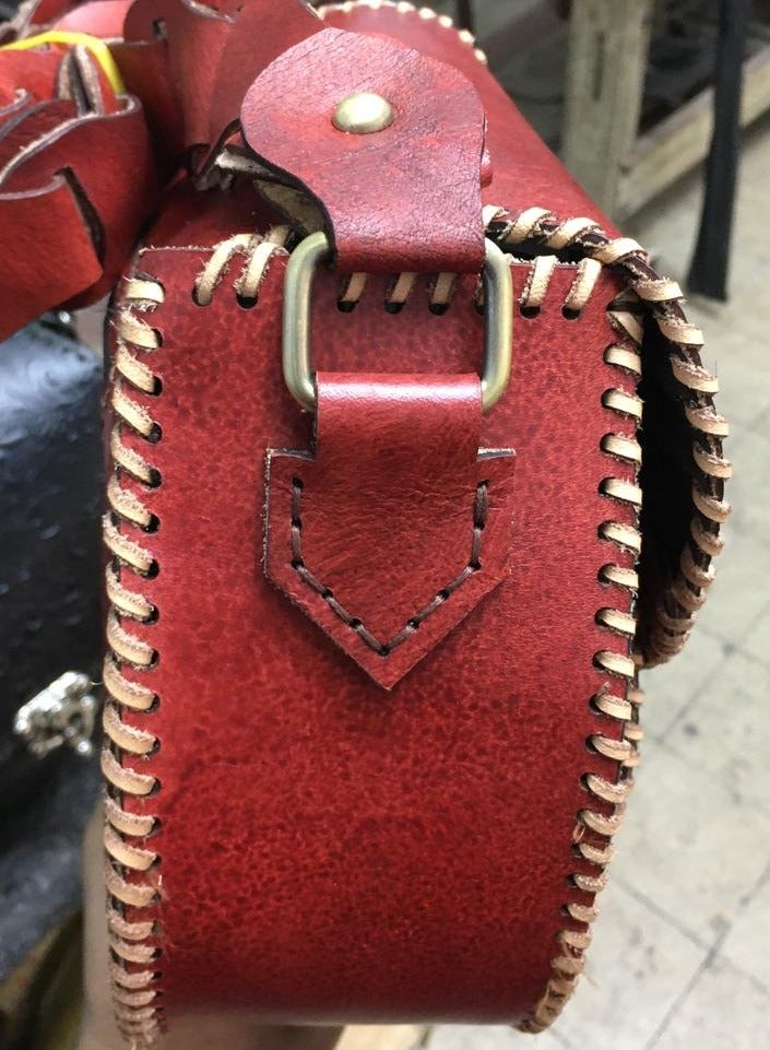 Handmade genuine leather crossbody bag, large size Leather clasp Puff pocket Clasp closure 3 zippers Strap handle Velvet lining inside Egyptian handcrafted 30*30 - Image 3