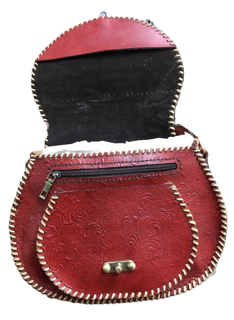 Handmade genuine leather crossbody bag, large size Leather clasp Puff pocket Clasp closure 3 zippers Strap handle Velvet lining inside Egyptian handcrafted 30*30 - Image 4