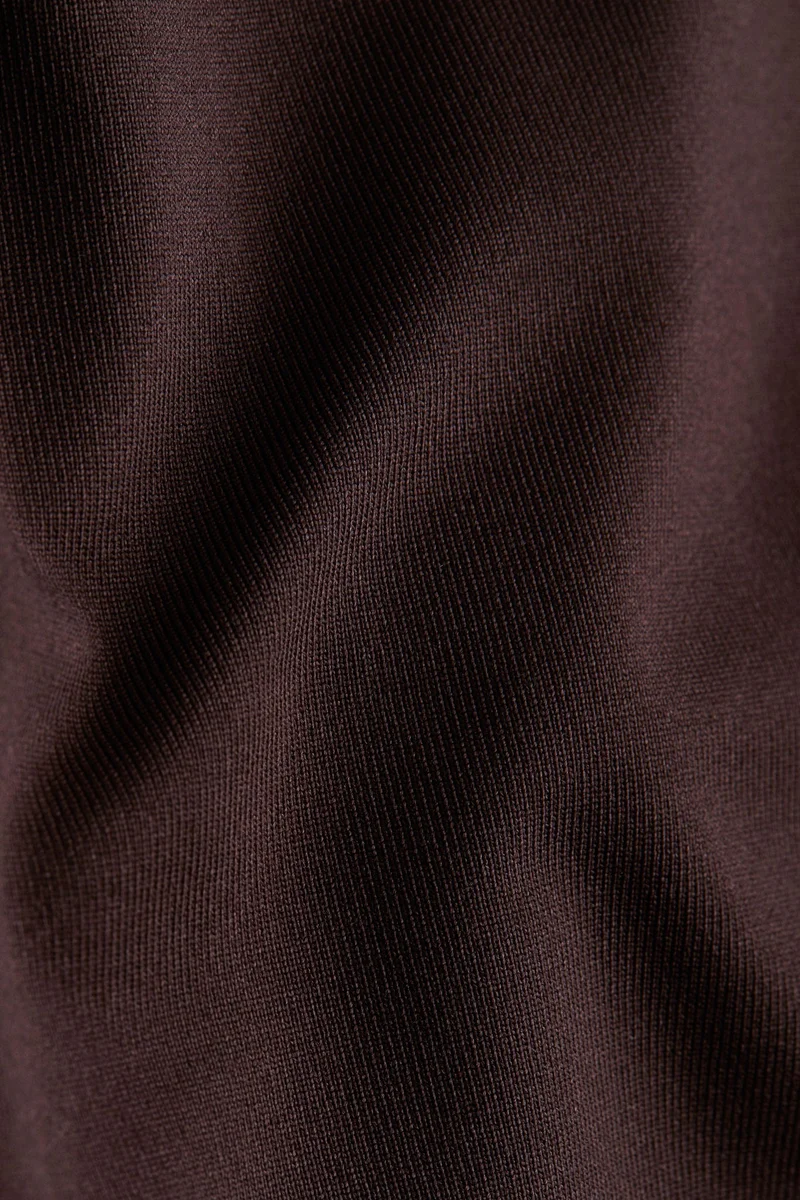 اتش اند ام بلوزة من المايكروفايبر بياقة واسعة