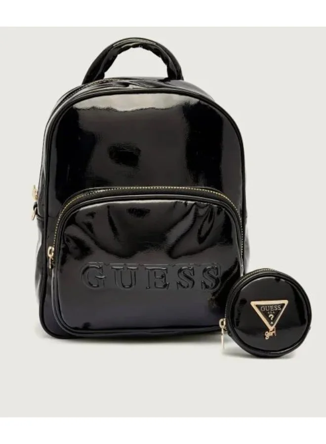 جس حقيبة ظهر مزينة بشعار العلامة التجارية