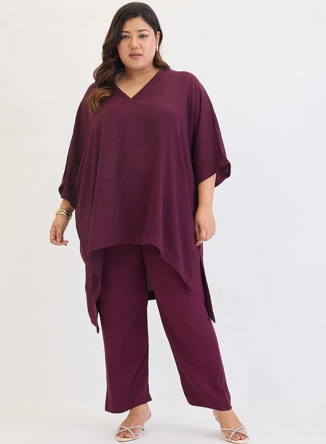 فيميلا طقم بمقاس كبير: بلوزة غير متماثلة مع بنطال