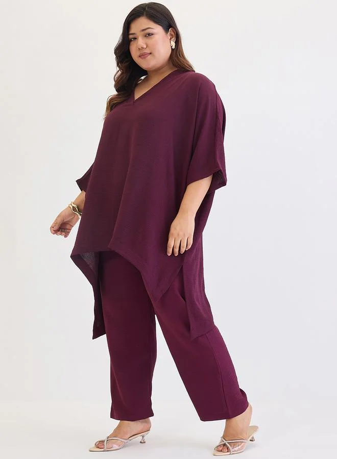 فيميلا طقم بمقاس كبير: بلوزة غير متماثلة مع بنطال