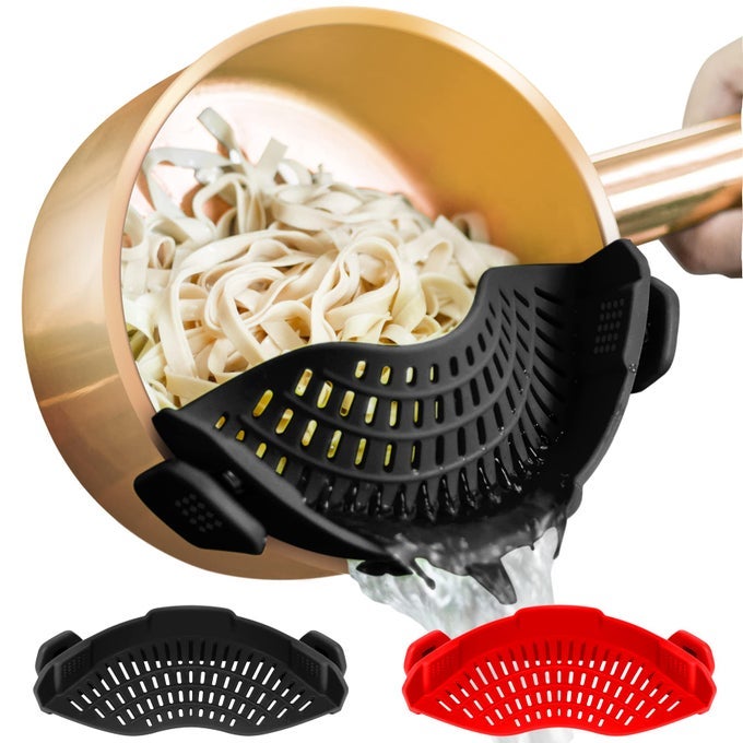 CLIP ON STRAINER FITS FOR ALL POTS PANS SILICONE COLANDER FOOD STRAINER FOR PASTA SPAGHETTI GROUND BEEF GREASE HEAT RESISTANT SILICONE EASY TO USE AND STORE DISHWASHER SAFE BLACKRED