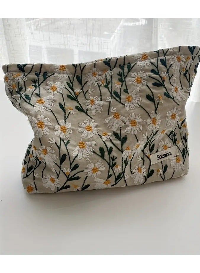 سوزاكا حقيبة مكياج واسعة مطرزة بالزهور مع سحاب إغلاق، مثالية للسفر وتنظيم فرش المكياج ومستلزمات النظافة - Image 1