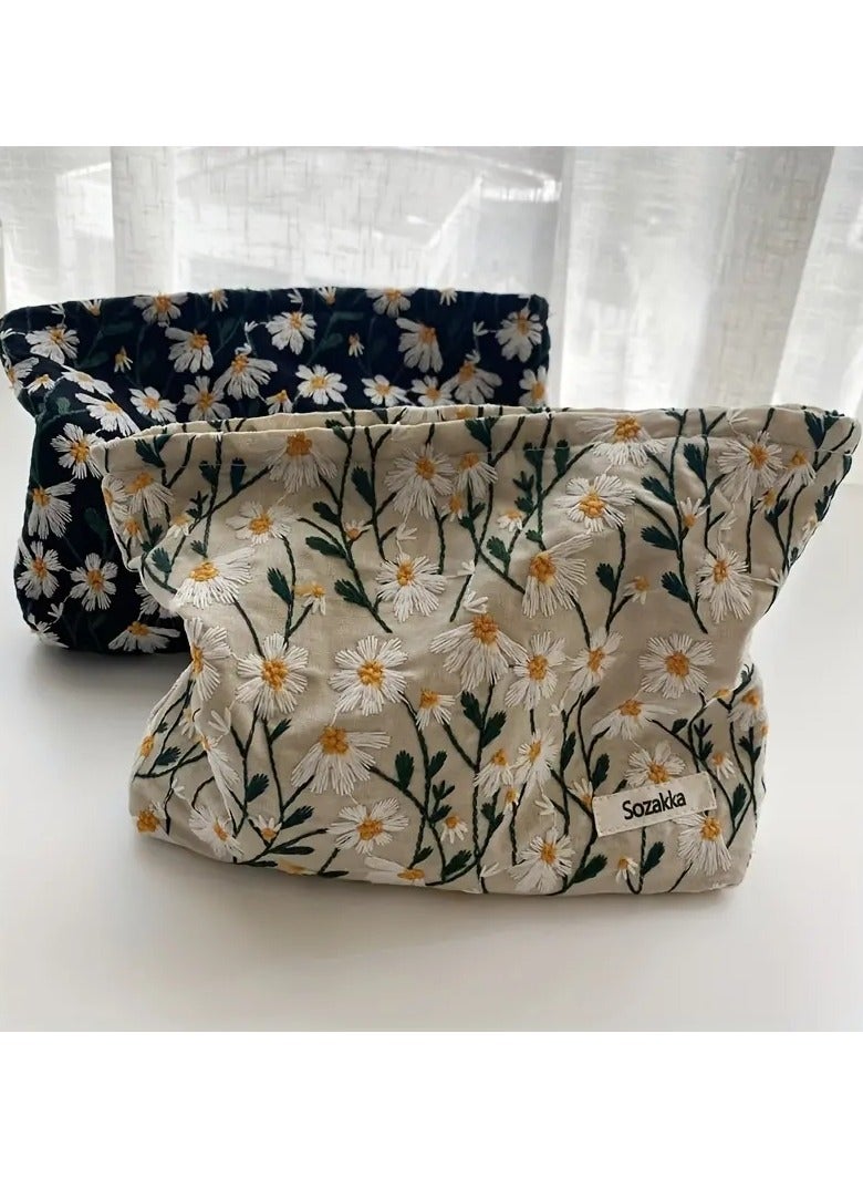 سوزاكا حقيبة مكياج واسعة مطرزة بالزهور مع سحاب إغلاق، مثالية للسفر وتنظيم فرش المكياج ومستلزمات النظافة - Image 3