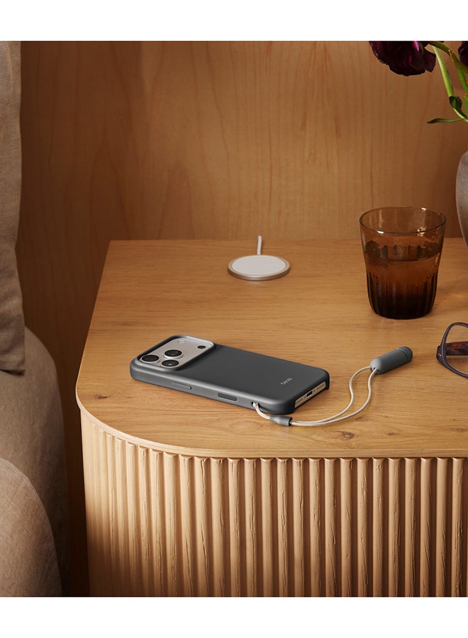 ابل  حافظة Beats لجهاز iPhone 17 Pro مع قاعدة دعم وMagSafe وتحكم في الكاميرا - رمادي جرانيت - Image 2