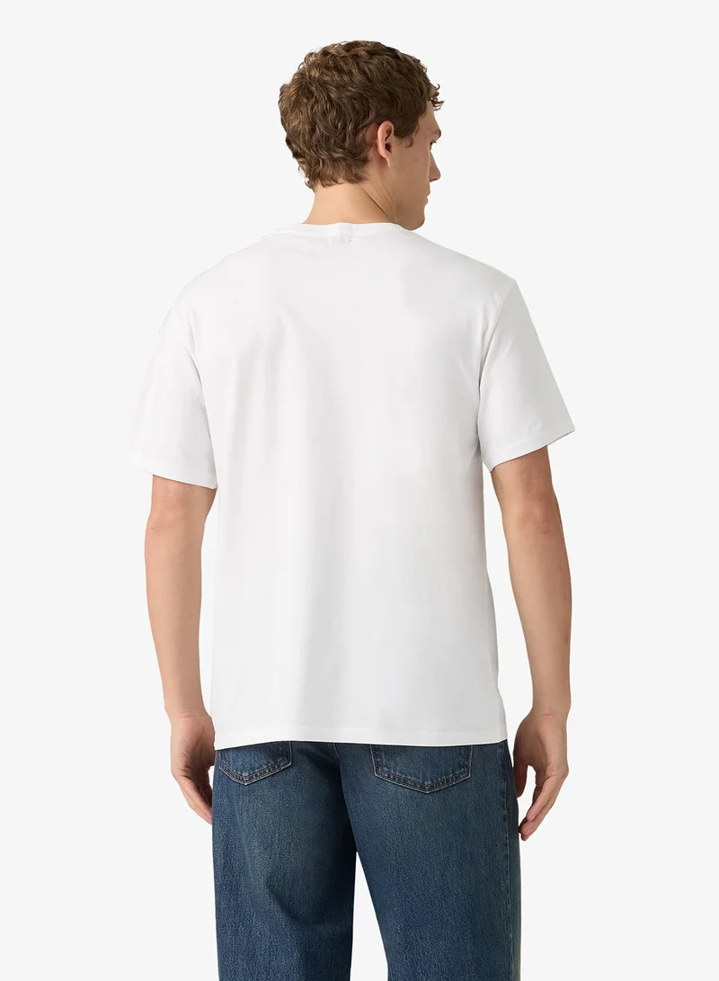 ليفايز تي شيرت بياقة دائرية بقصة مريحة