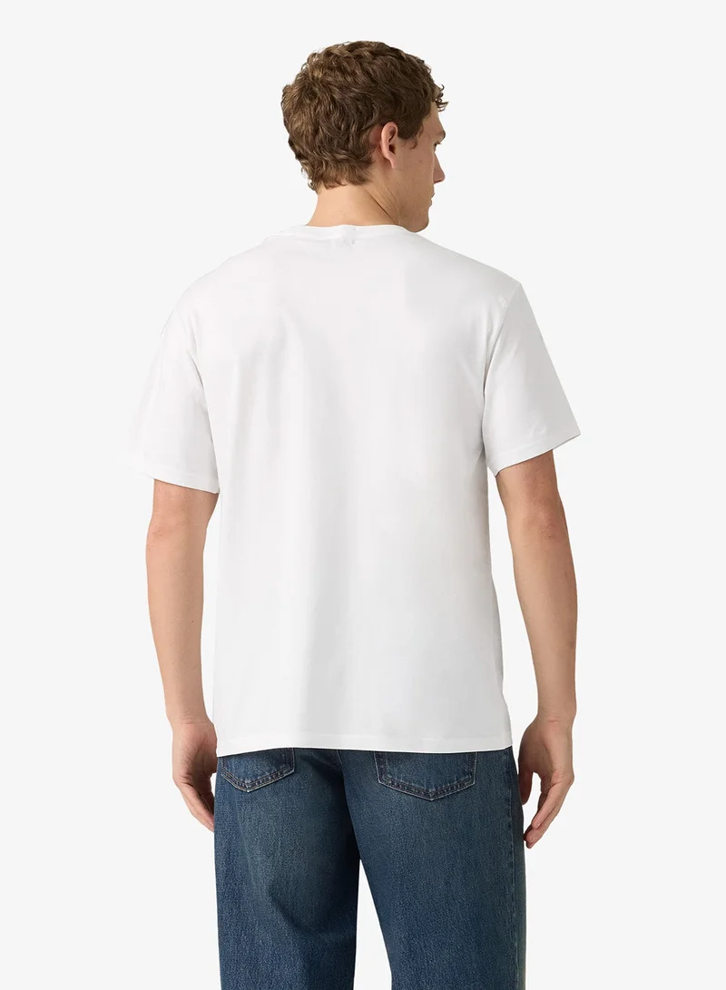 ليفايز تي شيرت بياقة دائرية بقصة مريحة