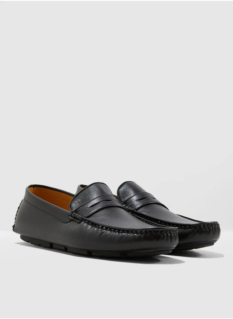 Robert Wood Classic Saddle Detail Moccasins