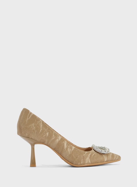 حذاء نسائي بكعب عالٍ