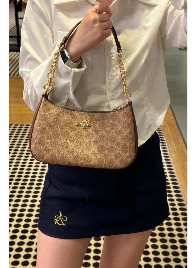 كوتش اوت ليت شنطة كوتش حقيبة كتف تيري بشعار كلاسيكي، حقيبة كروس بودي، حقيبة يد - Image 3