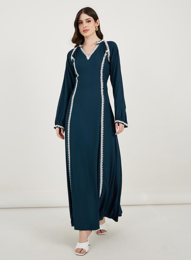 Styli Styli V Neck Lace Insert Kaftan - Image 4