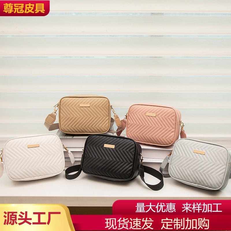 Korean Style Small Square Bag Women'S Bag 2024 Summer Wave Embroidered All-Match Shoulder Crossbody Small Bag Lightweight Mobile Phone Bag - Image 2