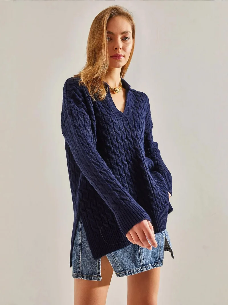 Bianco Lucci LUCCI Textured V-Neck Knit Sweater