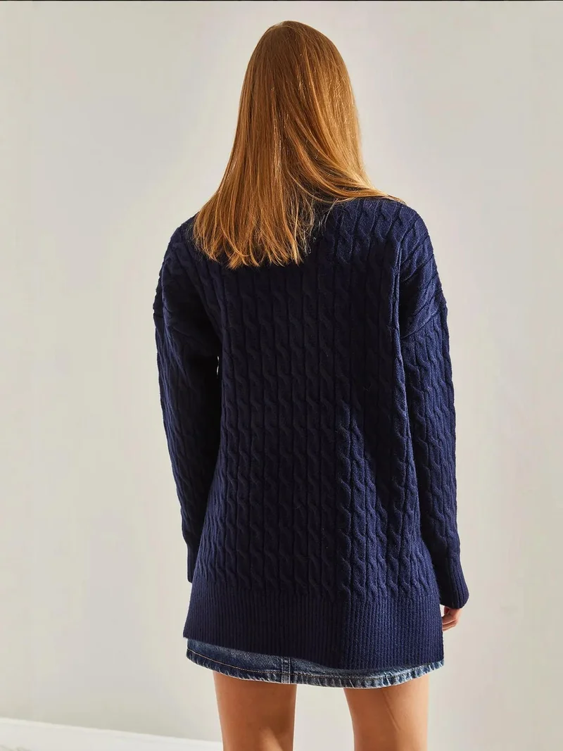 بيانكو لوتشي LUCCI Textured V-Neck Knit Sweater