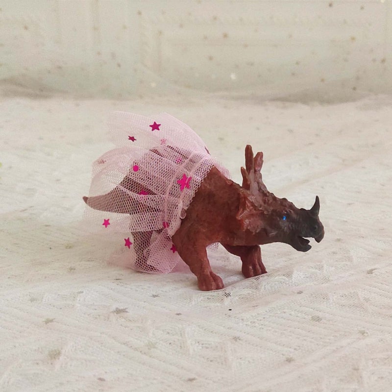 Qoadwem Triceratops Cake Topper مع فستان Tutu للفتيات Dinosaur حفلة عيد ميلاد تحت عنوان - Image 1