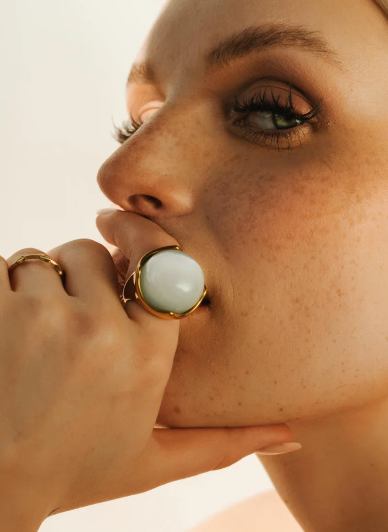 Statement ring w/white stone