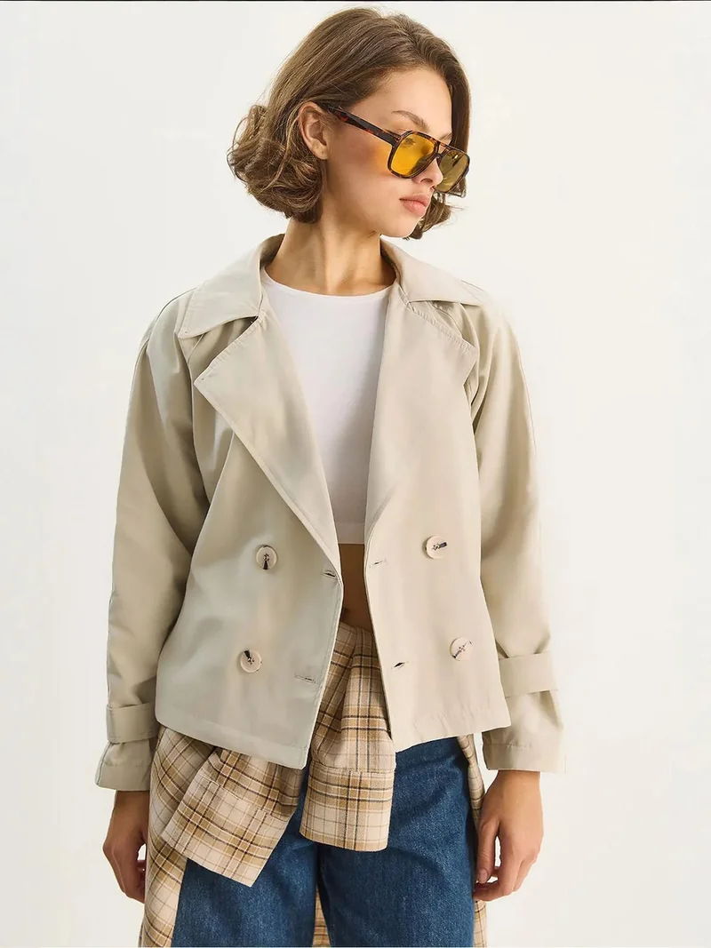 بيانكو لوتشي معطف ترنش قصير بقصة مريحة وفتحة مزدوجة من لوتشي