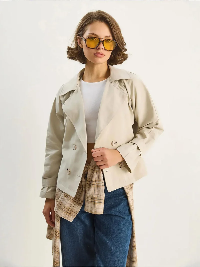 بيانكو لوتشي معطف ترنش قصير بقصة مريحة وفتحة مزدوجة من لوتشي