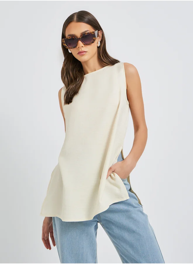ستايلي Longline Sleeveless Top with Side Slit