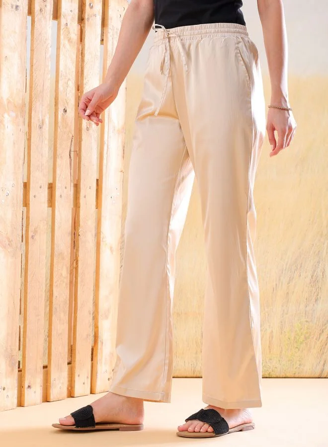 مرفوعة Women Flared Solid High-Rise  Pants