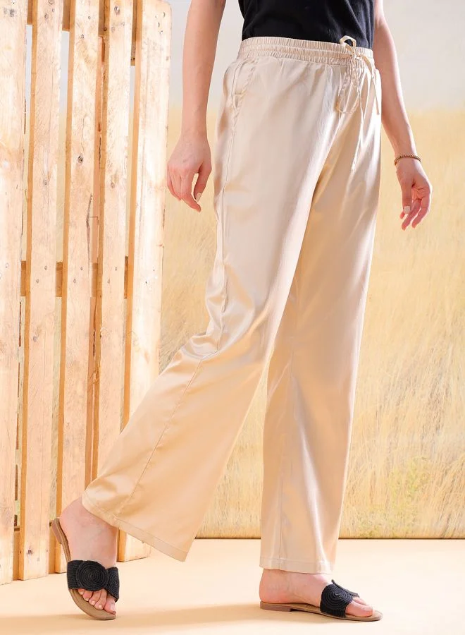 مرفوعة Women Flared Solid High-Rise  Pants