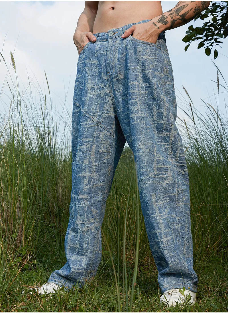 كامبوس سوترا Campus Sutra Men's Light Blue Textured Baggy Denim Jeans For Casual Wear | Light-Wash | Low-Rise | Button Closure | Denim Jeans Crafted With Comfort Fit For Everyday Wear
