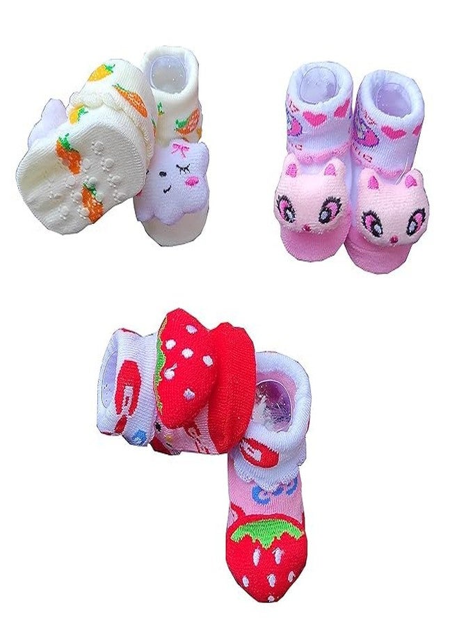 CUTEABLY جوارب قطنية عادية للأطفال حديثي الولادة من كيوتابلي، بنقشة كرتونية لعيد الميلاد، مانعة للانزلاق، مقاس 0-6 أشهر، تشكيلة متنوعة - Image 1