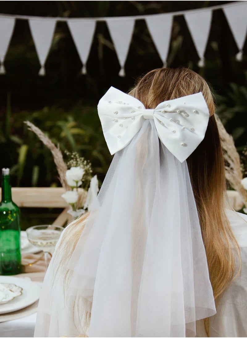 Talking Tables Bride to Be White Pearl Bow Veil  - Image 3