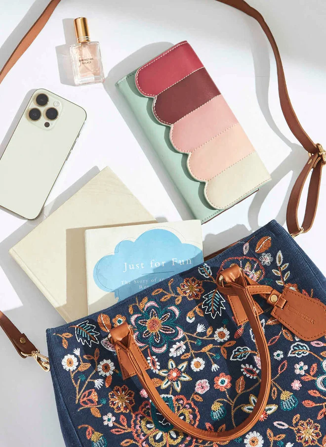 تشومباك Embroidered Tote | Batik Bloom