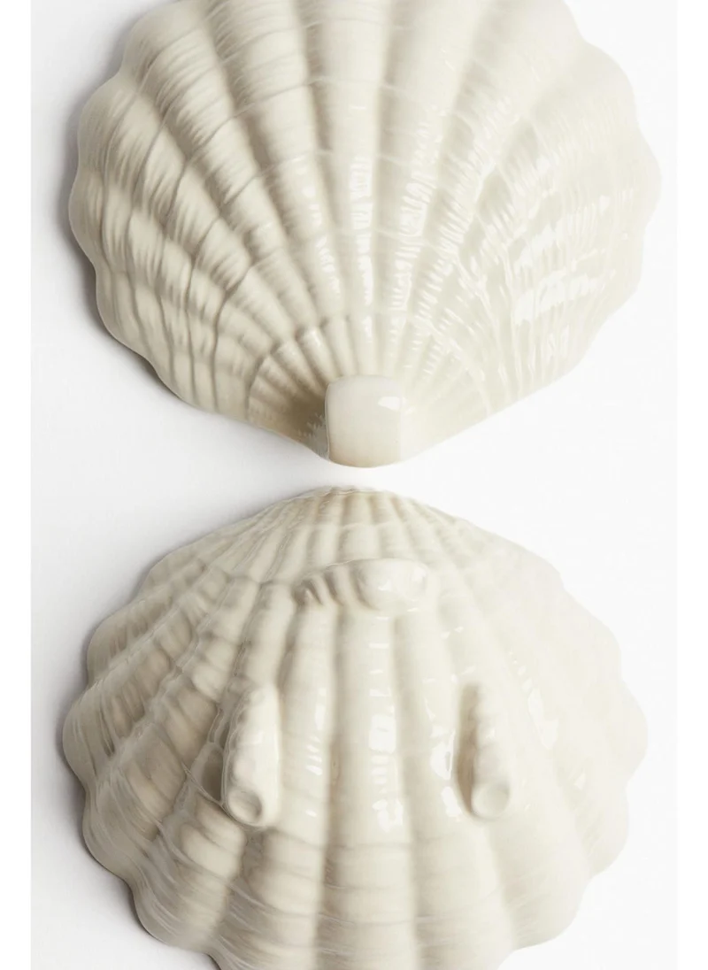 اتش اند ام Shell-shaped jar