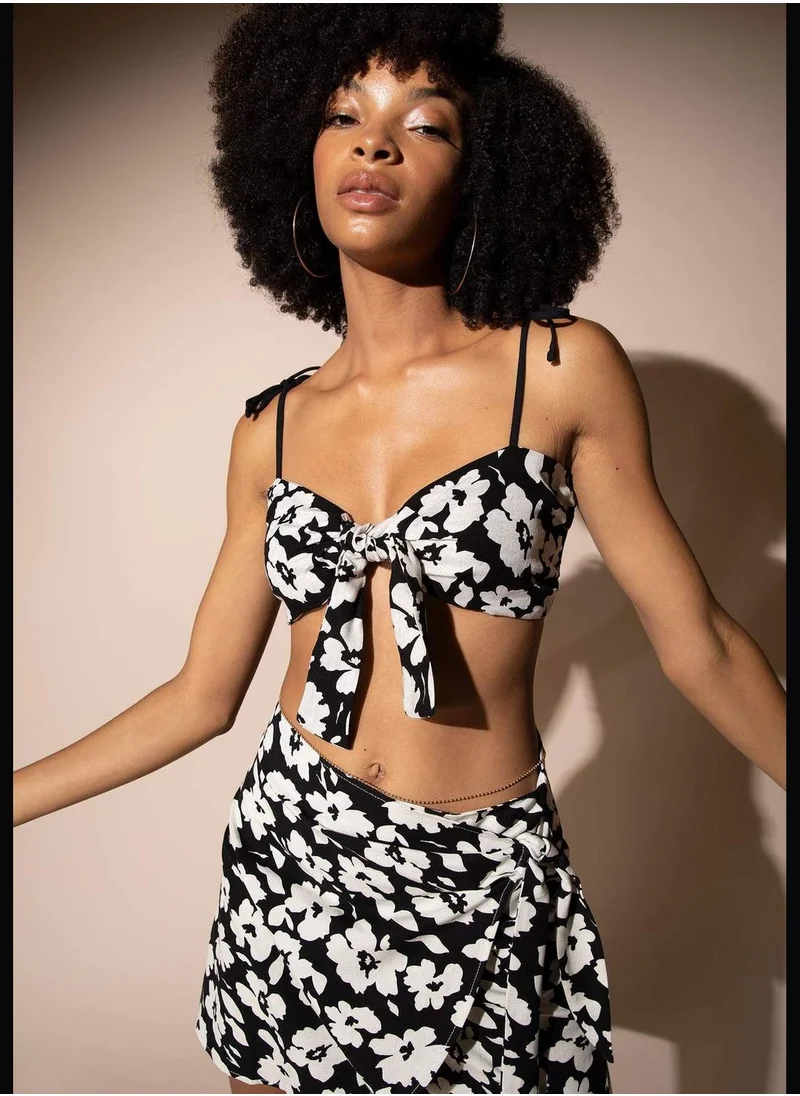 ديفاكتو Strappy Floral Print Crop Top