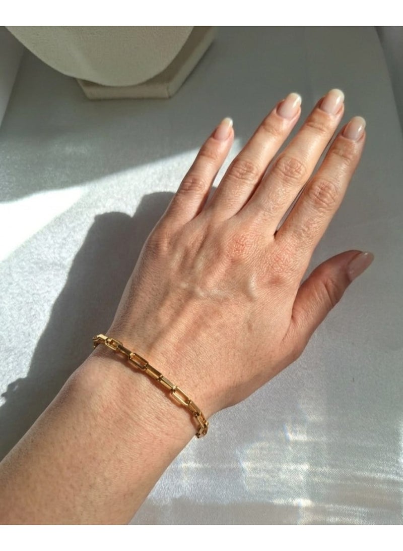 Gold Rectangle link Bracelet - Image 1
