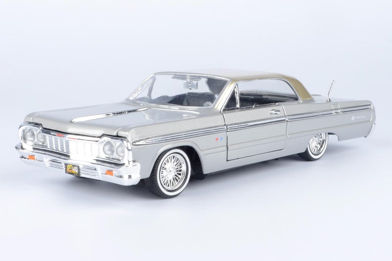 MOTORMAX موتورماكس 1964 شيفروليه إمبالا جيت لو سيريز 1/24 نموذج ديكاست لوريدر كار - Image 3