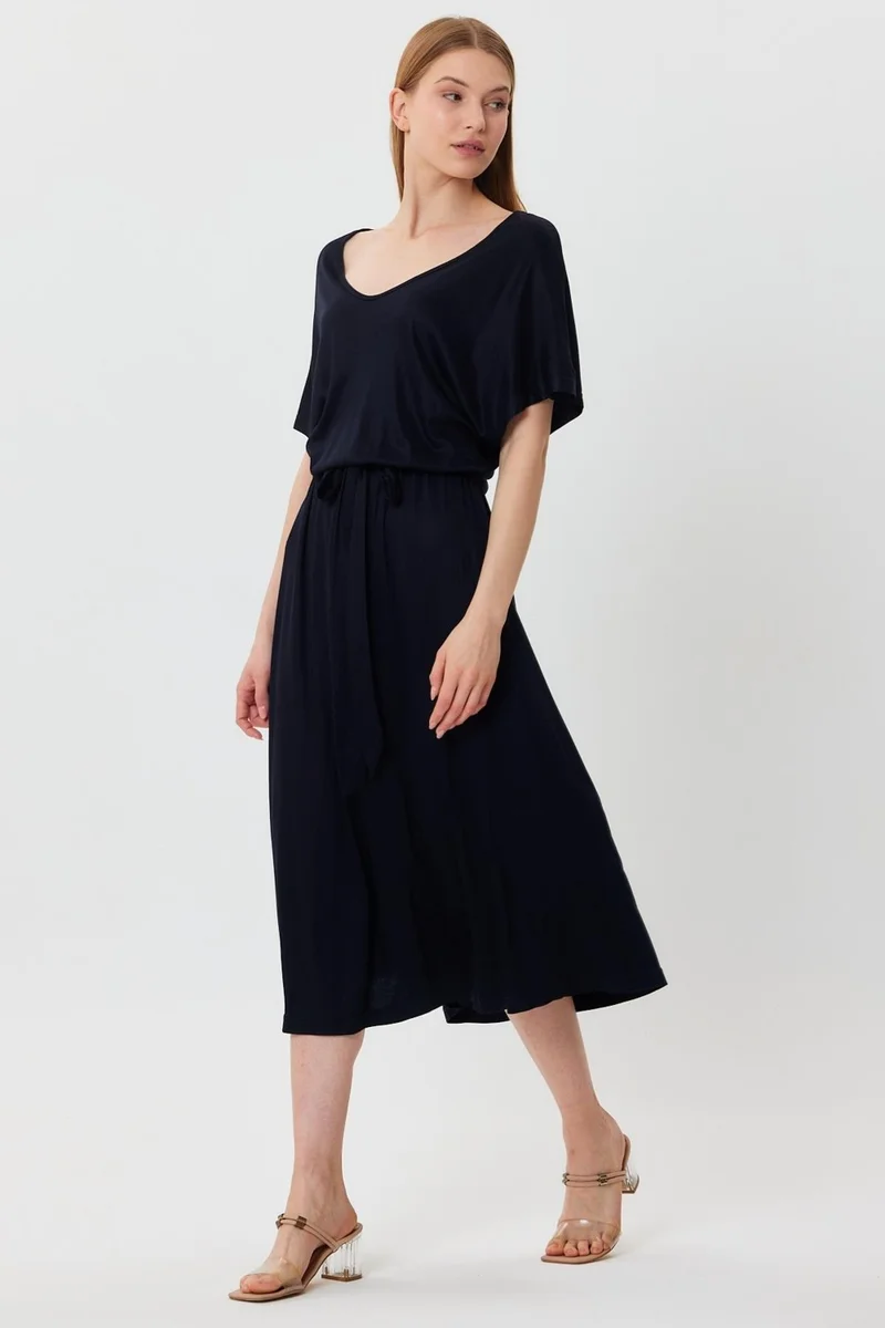 الكسندر جاردي Belted V-Neck Dress (B23-00239)