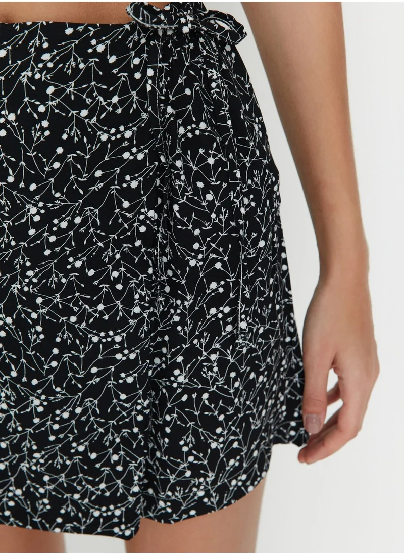 trendyol Floral Print Tie Detail Shorts