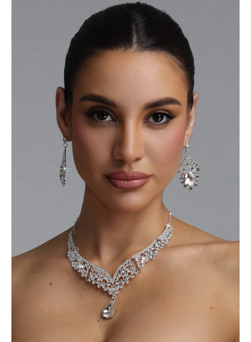 Bella Barnett Vosa  Vintage Royal Teardrop Diamond V Neck Necklace Two Piece Set