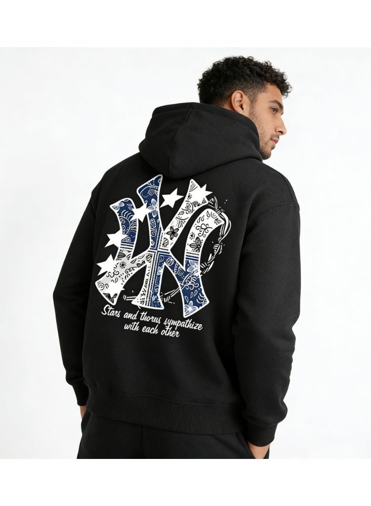 إم إل بي هودي لفريق نيويورك يانكيز من MLB ذات طباعة بندانة بلون أسود - Image 1