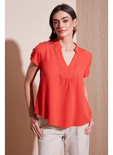 ليلا Guipure Detailed Cotton Regular Fit V Neck Blouse Women's Blouse 611BZ0286