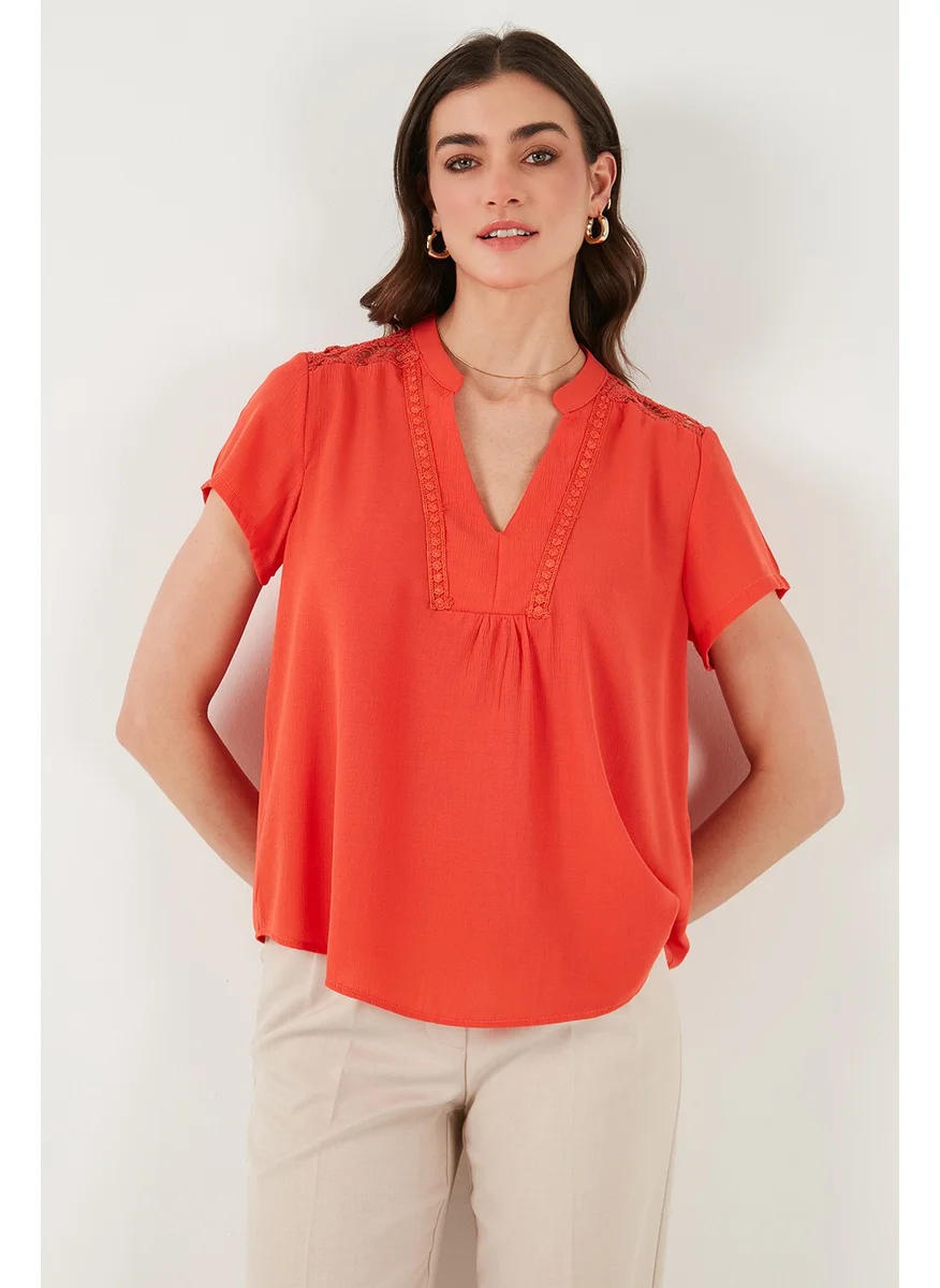 ليلا Guipure Detailed Cotton Regular Fit V Neck Blouse Women's Blouse 611BZ0286