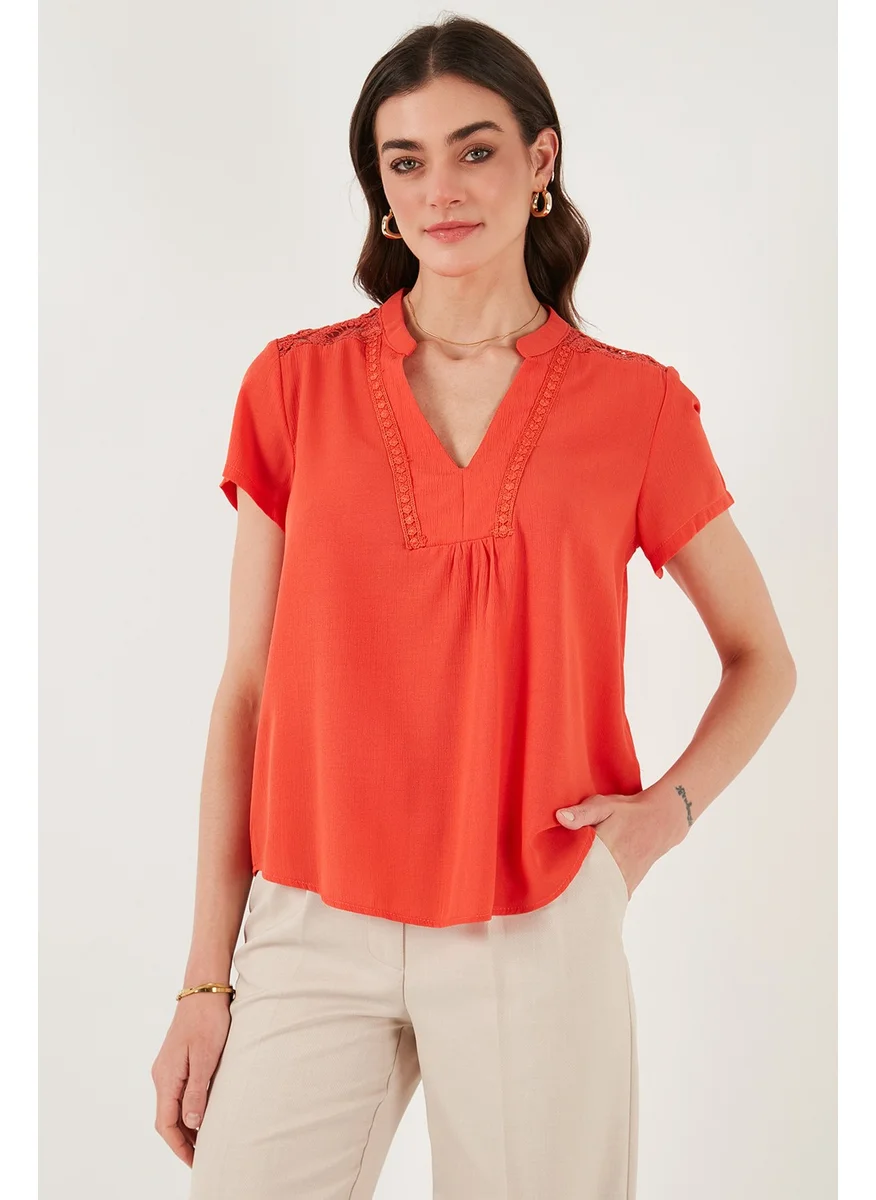 ليلا Guipure Detailed Cotton Regular Fit V Neck Blouse Women's Blouse 611BZ0286