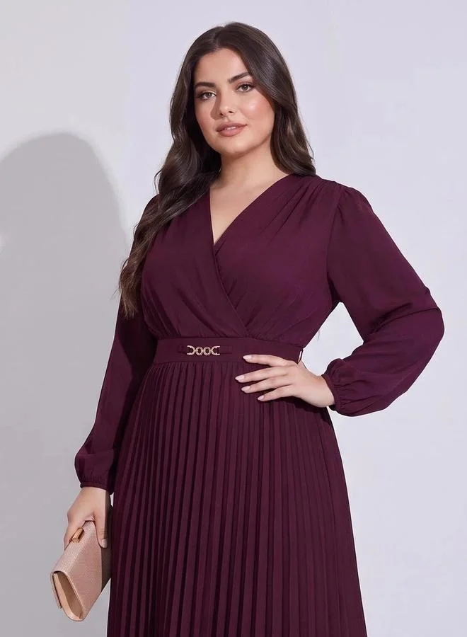 Styli  Plus Size Burgundy Solid Pleated A-Line Maxi Dress for Women | Best Price UAE