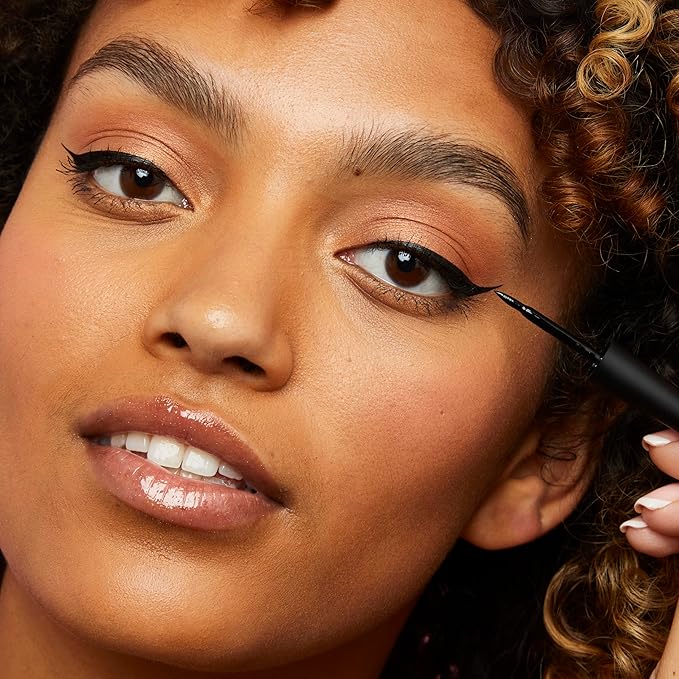 Sleek MakeUP Dip It Liquid Eyeliner Fast Drying Smudge Proof Formula With Easy to Control Felt Tip Black 4ml - Image 4