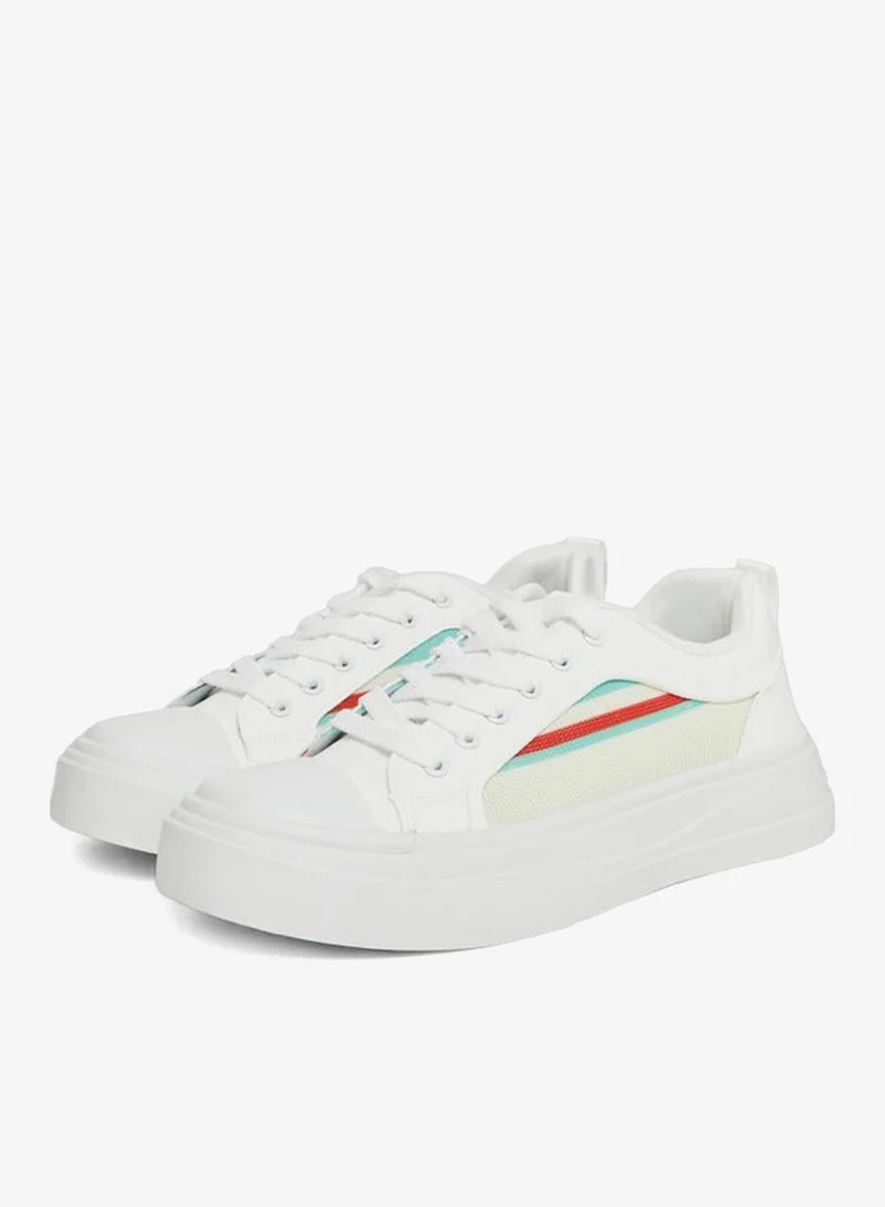 ستايلي حذاء سنيكرز بخطوط ريترو