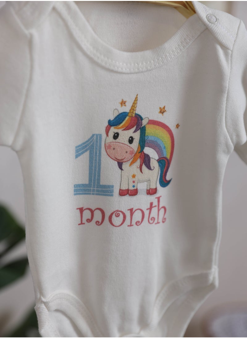 FUN MOMENT - A Set of 12 Barbitose for Newborns Decorated with the Names of the Months - Image 1