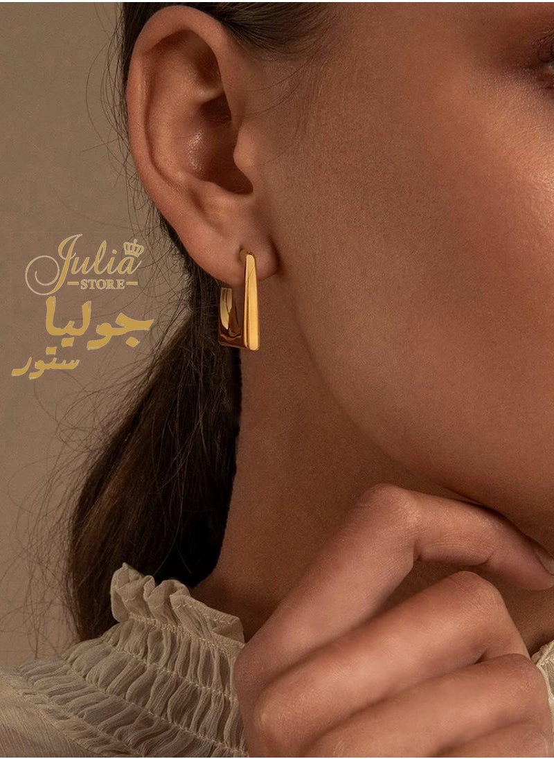 جوليا ستور أقراط مربعة الشكل مطلية بالذهب عيار 18 قيراطًا  - Image 4