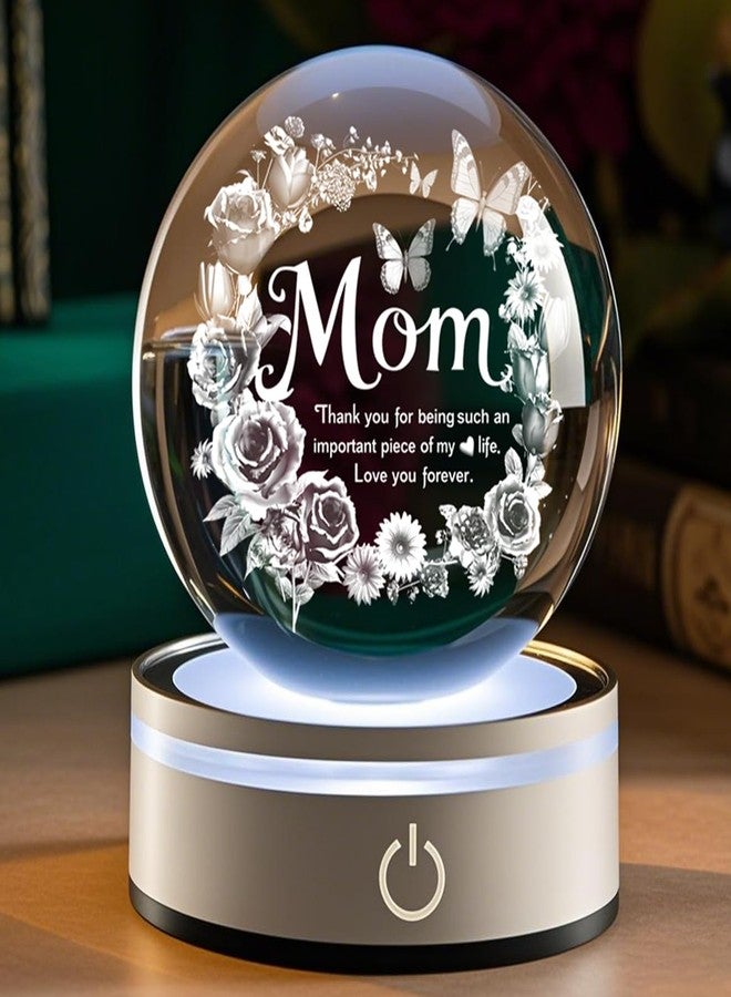 كرة كريستال ثلاثية الأبعاد من YouerCrystal Mom، هدية مثالية للأم في عيد ميلادها من ابنها أو ابنتها - هدية رائعة لعيد الميلاد، عيد الأم، أو التقاعد. زينة على شكل فراشة للأم، 80 مم - Image 1