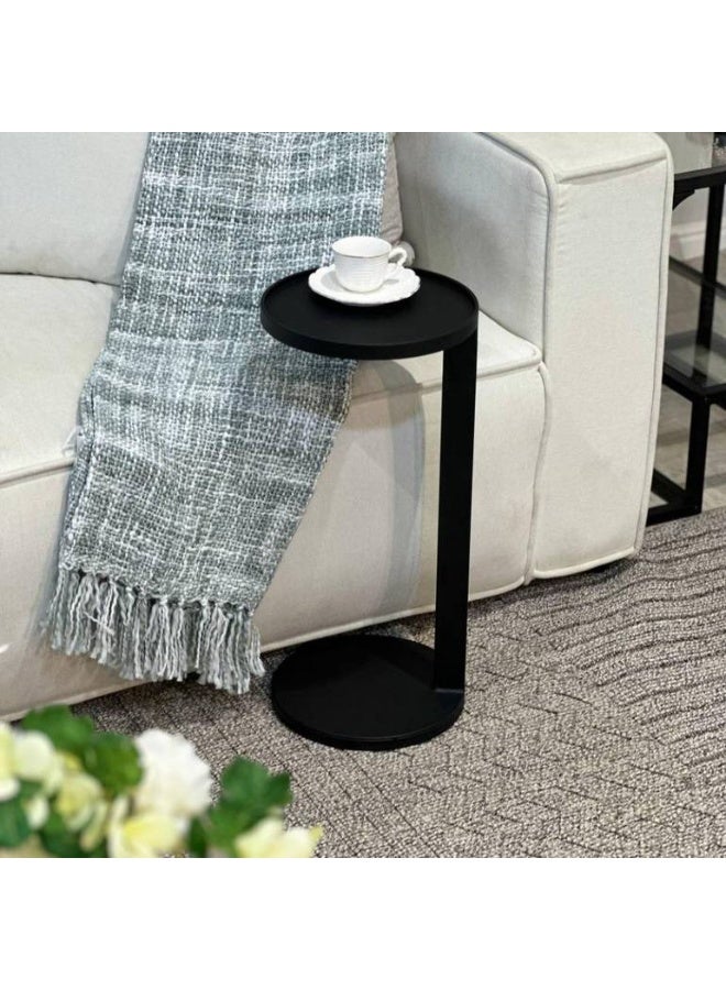 طاولة جانبية معدنية سوداء بتصميم حرف C – طاولة خدمة دائرية عصرية لغرفة المعيشة وغرفة النوم - Image 2