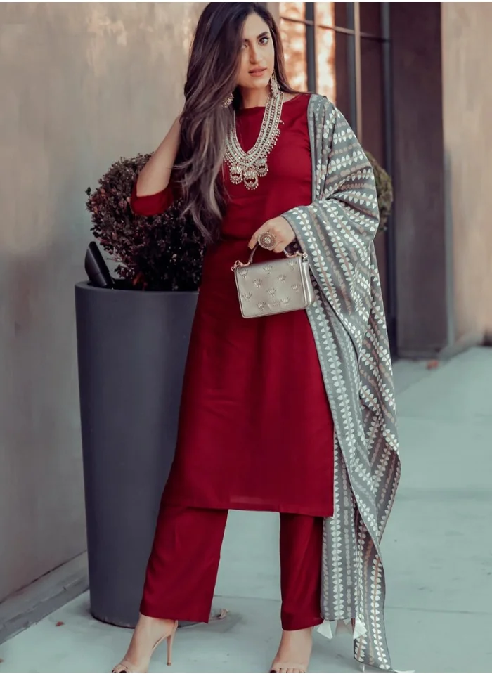 زيري سوق Maroon Salwar Kurta Set With Grey Dupatta